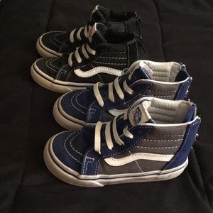 2 pairs of high top Vans🖤💙